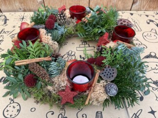 Kerstworkshop, Kerstpakket, DIY, krans, Moes & Tuin, Gemaakt Bij ons, Workshop 2023, Winter, Workshop in de kas, Kerststuk, 2023 (2)